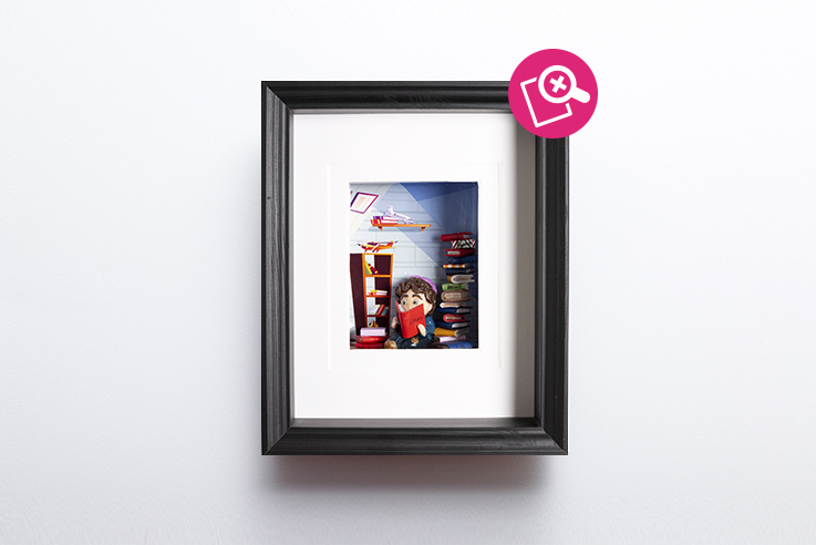 Artwork figuring a little girl inside her living room. Tableau représentant une jeune fille sautant par dessus une commode dans son salon.