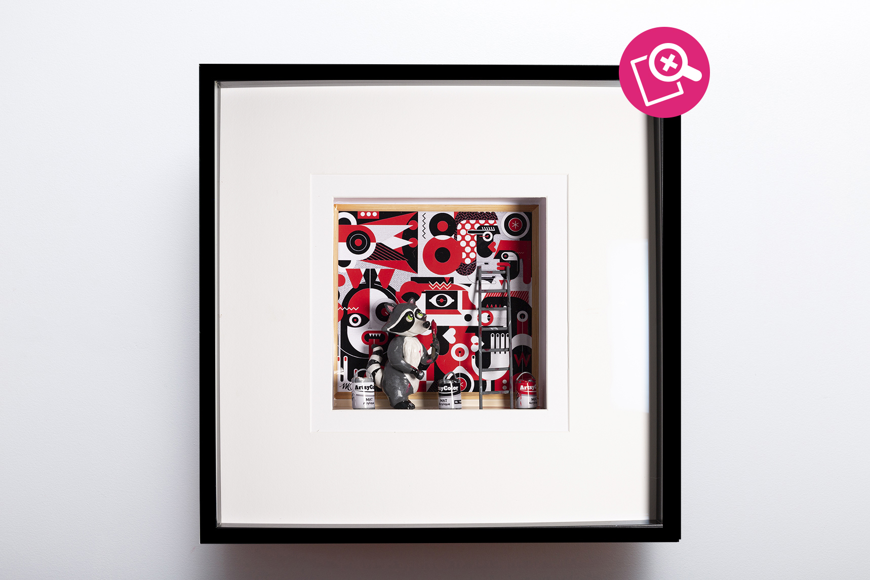 Artwork figuring a frog talking inside a phone booth in London while a dog and a squirrel are standing in line outside. Tableau représentant une grenouille en pleine conversation à l'intérieur d'une cabine téléphonique londonienne pendant qu'un chien et un écureuil font la queue à l'extérieur.