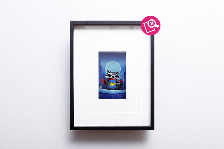 Artwork figuring a super hero racoon standing on the top of a roof in New York. Tableau représentant un raton laveur super-héros se tenant sur les toits de New-York.